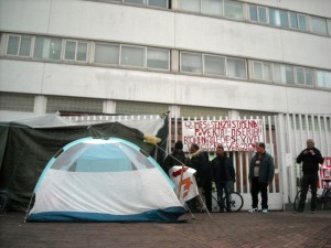 Acerra, la tenda piazzata dai lavoratori Cub davanti al municipio