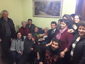 Un altro momento della festa per Maddalena e Mauro 