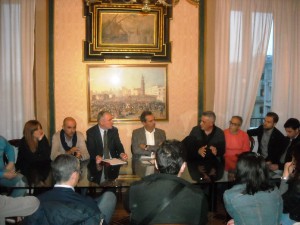 De Magistris incontra i lavoratori dei call center Almaviva e Gepin