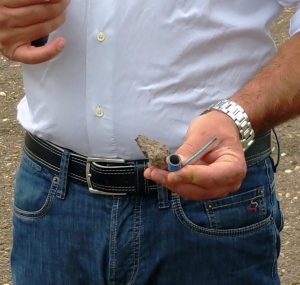 Acerra, scorie trovate nel campo 