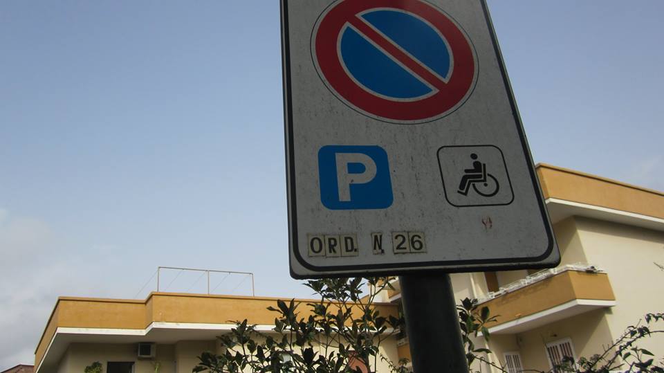 Il segnale col numero di permesso. (Foto San Sebastiano al Vesuvio News)