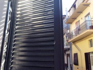 acerra-la-finestra-colpita-dai-proiettili-2